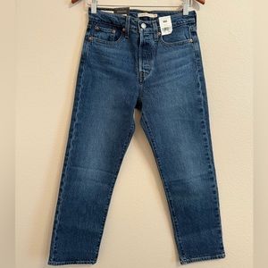24.Levi’s Premium Wedgie Straight Jeans